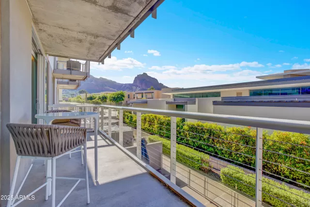 MLS: 6953448 Condo For Sale