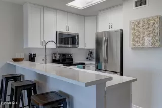 Photo #5: 6953936 Listing 