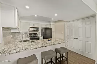 Photo #4: 6954166 Listing