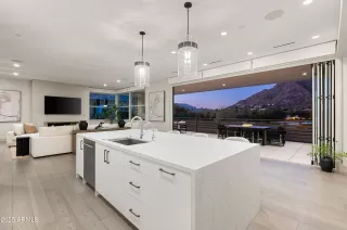 Photo #2: 6954485 Listing