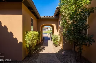 Photo #5: 6954866 Listing