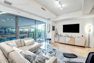 Photo #5: 6955338 Listing