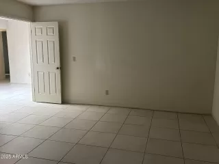 Photo #5: 6955386 Listing