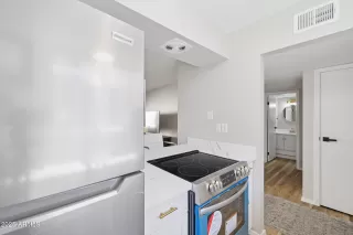 Photo #5: 6955453 Listing