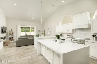 Photo #5: 6955535 Listing