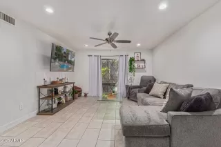 Photo #4: 6955666 Listing