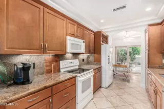 Photo #5: 6955967 Listing