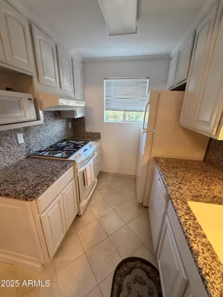 Photo #3: 6956308 Listing