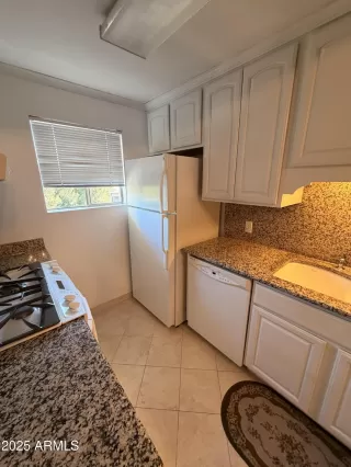 Photo #4: 6956308 Listing