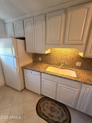 Photo #5: 6956308 Listing