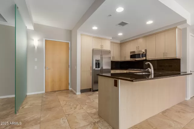 MLS: 6956309 Condo For Sale