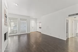 Photo #5: 6956415 Listing