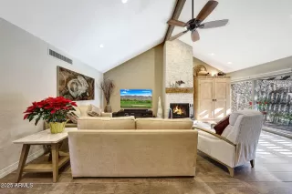 Photo #2: 6956697 Listing 