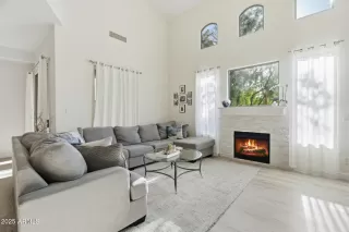 Photo #4: 6956806 Listing