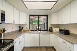 Photo #4: 6956818 Listing