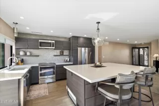 Photo #2: 6956829 Listing