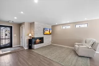 Photo #4: 6956829 Listing