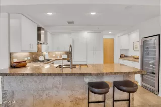 Photo #3: 6956830 Listing