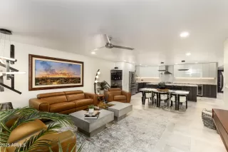 Photo #4: 6956867 Listing