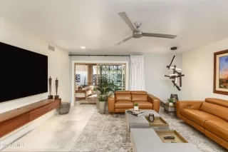 Photo #6: 6956867 Listing