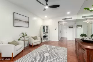 Photo #3: 6956902 Listing