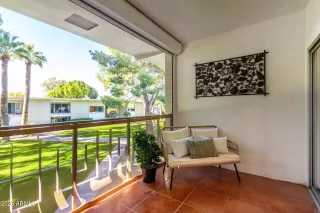 Photo #5: 6956902 Listing