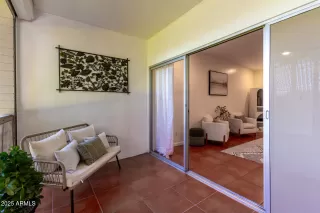 Photo #6: 6956902 Listing