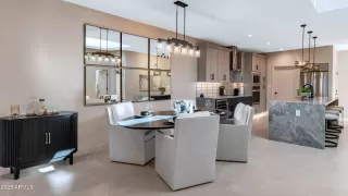 Photo #6: 6957126 Listing