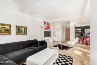 Photo #3: 6957146 Listing