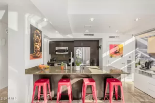 Photo #6: 6957146 Listing