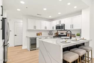 Photo #6: 6957233 Listing