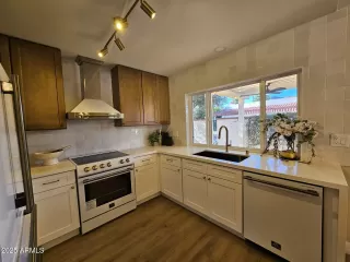 Photo #5: 6957306 Listing