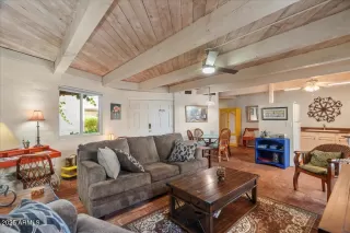 Photo #4: 6957415 Listing