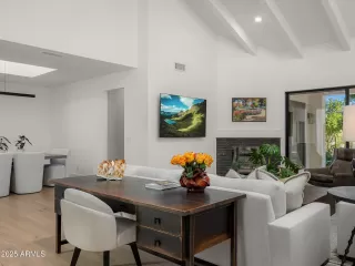 Photo #3: 6957534 Listing 