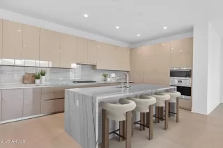 Photo #4: 6957593 Listing