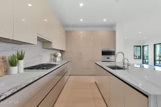 Photo #6: 6957593 Listing