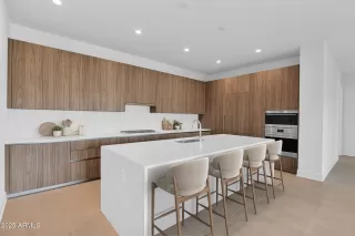 Photo #4: 6957596 Listing