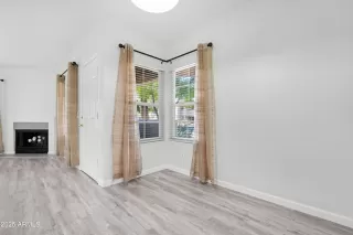 Photo #5: 6957626 Listing