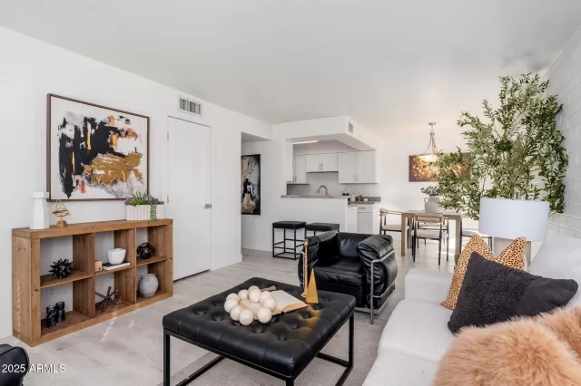 MLS: 6957656 Condo For Sale