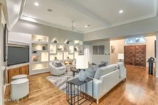 Photo #4: 6957667 Listing