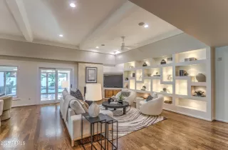 Photo #5: 6957669 Listing