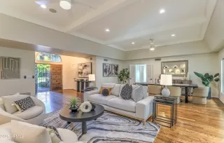 Photo #6: 6957669 Listing