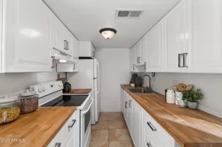 Photo #6: 6957848 Listing