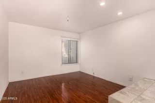 Photo #4: 6958138 Listing