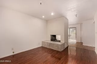 Photo #5: 6958138 Listing