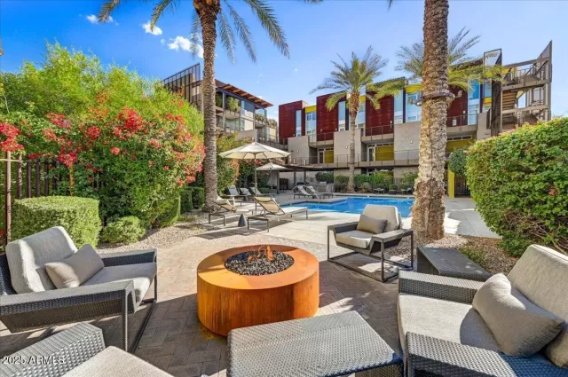 MLS: 6958352 Condo For Sale