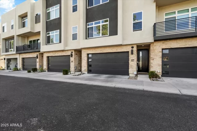 MLS: 6958439 Condo For Sale