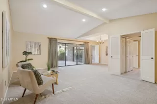 Photo #1: 6958933 Listing