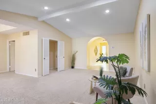 Photo #4: 6958933 Listing