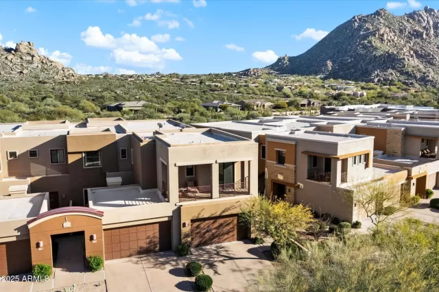 MLS: 6958947 Condo For Sale